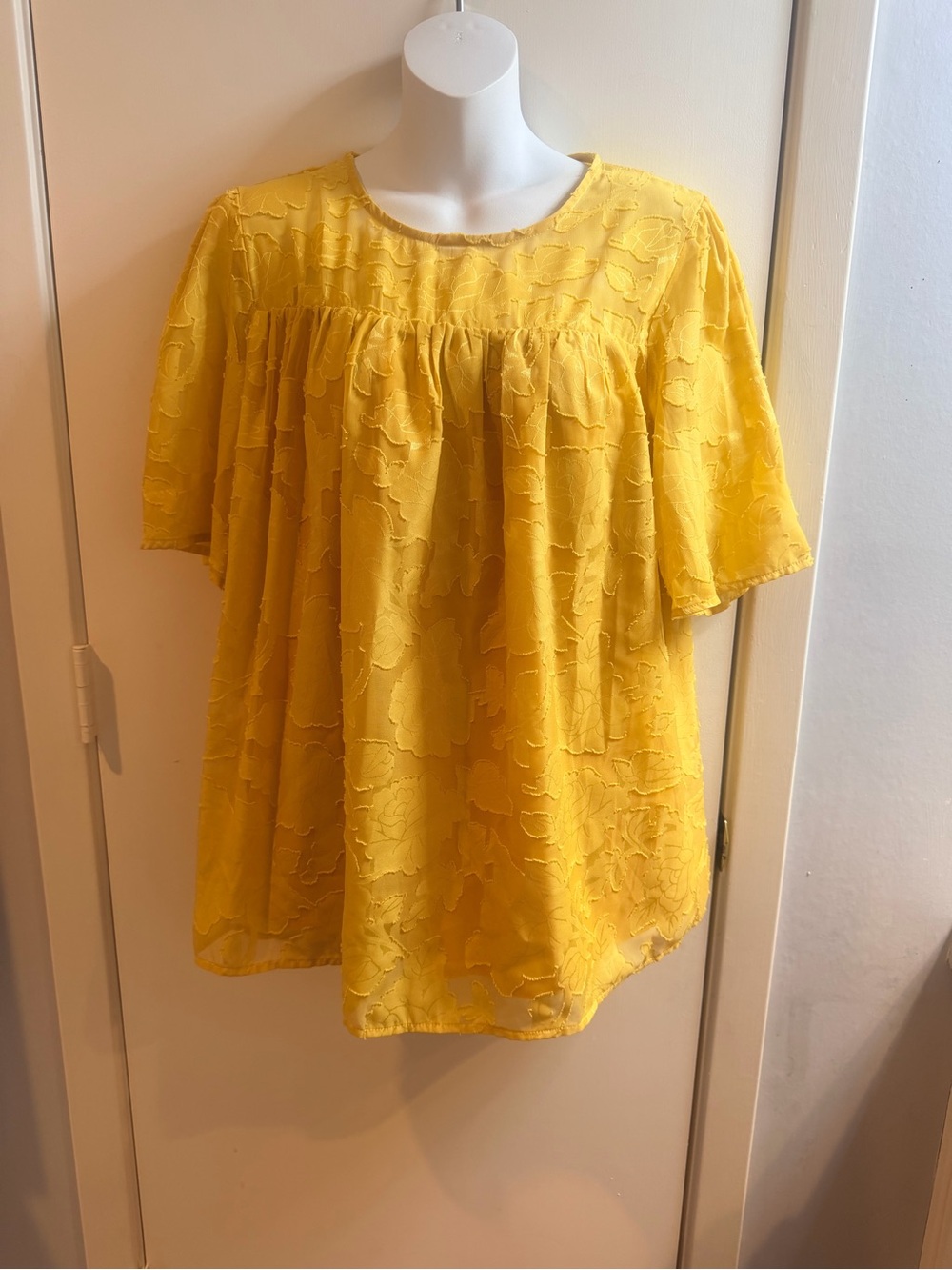 Yellow Textured Short-Sleeve Women's Top - Bright Summer Fall Style